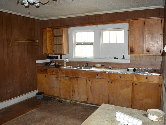 4th image of 301 Sweetgum St