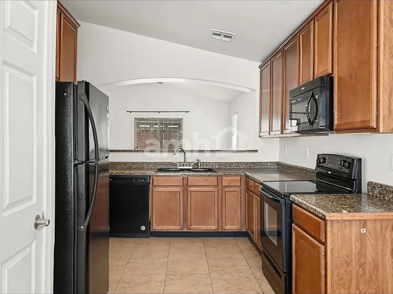 3 bed, 2.0 bath, 1308 sqft, $1,870 — Photo 4