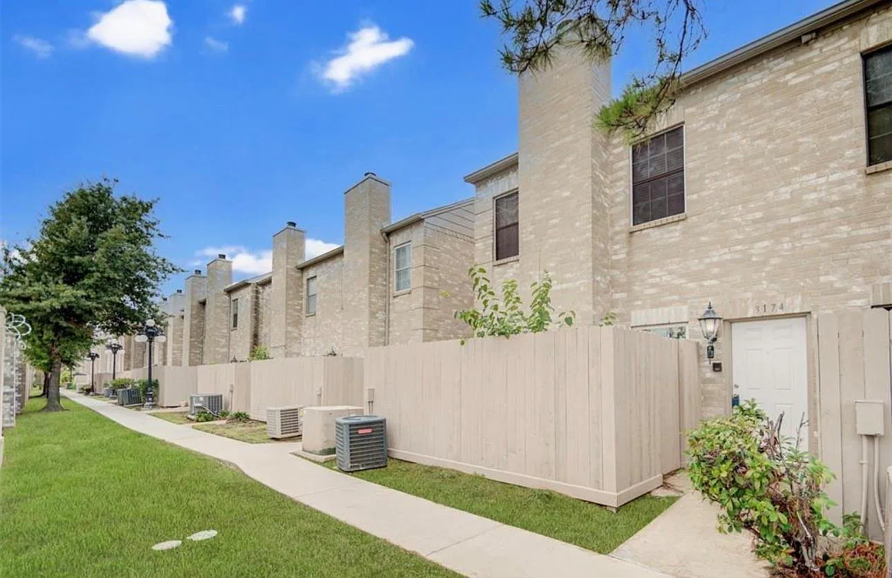 2 bed, 2.5 bath, 1600 sqft, $1,795 — Photo 1