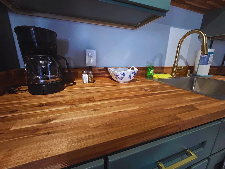 Essentials provided: coffee maker, liquid soap & disposable towels