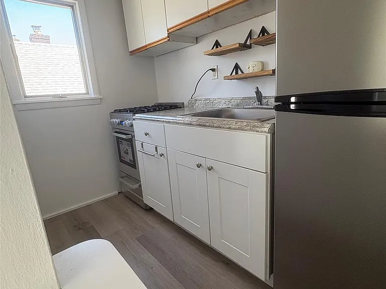 615 W Market St #UPPER — Photo 7