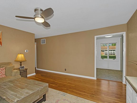 4th image of 529 Juniper Ln