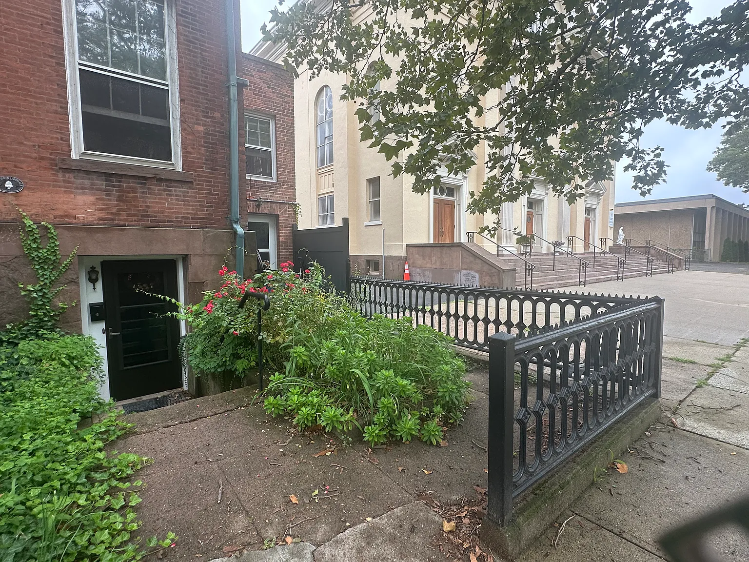 2 bed, 1300 sqft, $2,400 — Photo 3
