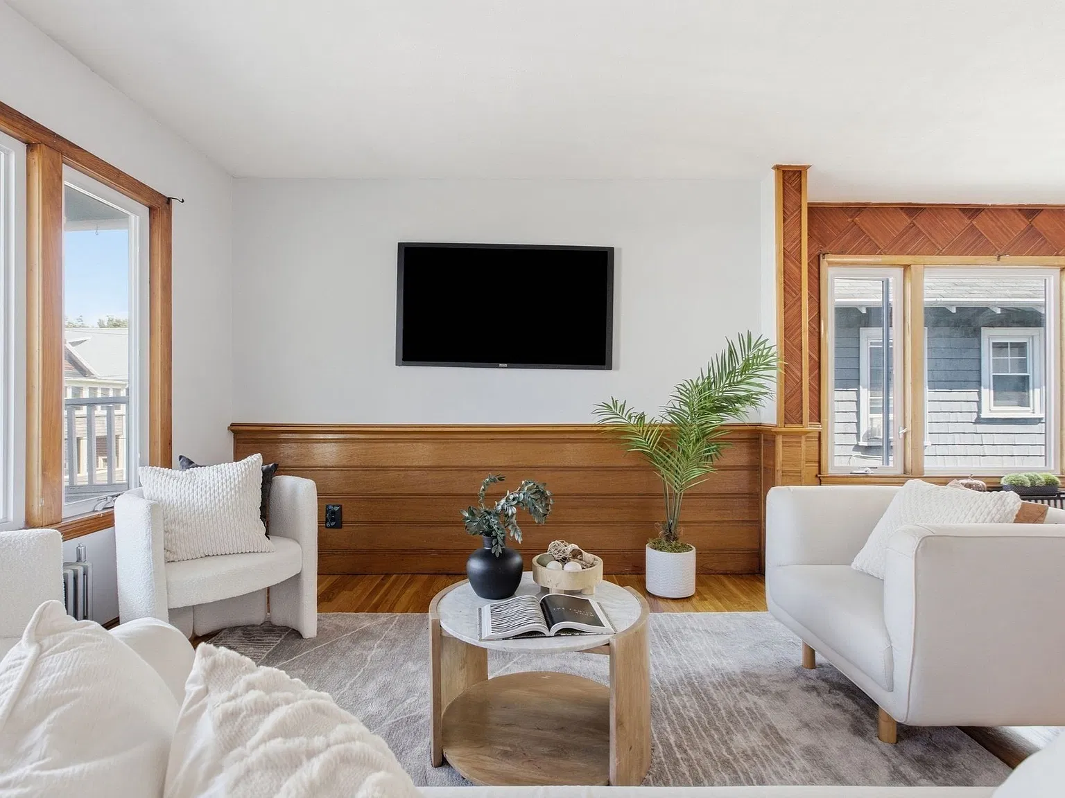 5 bed, 1800 sqft, $3,950 — Photo 3