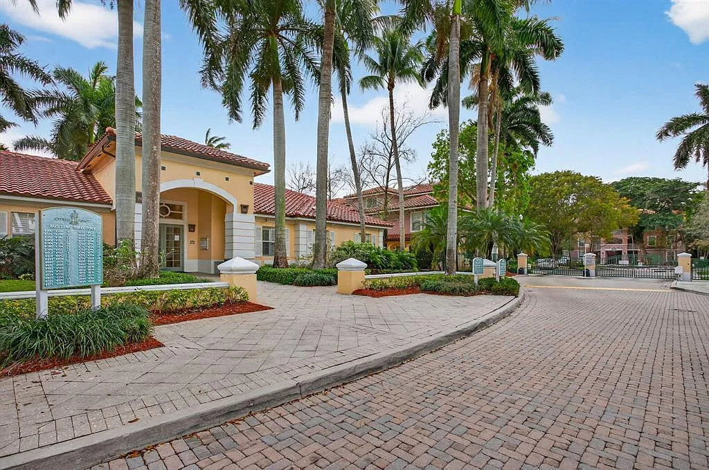 1 bed, 1.0 bath, 716 sqft, $1,800 — Photo 2