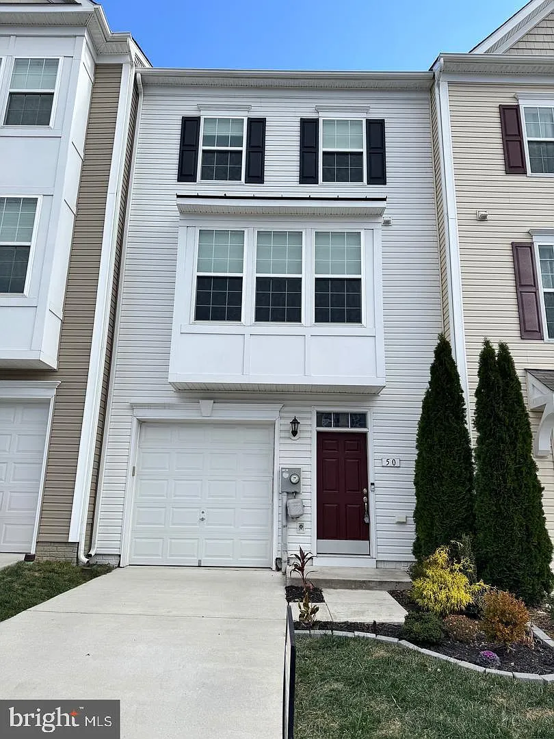 3 bed, 3.5 bath, 1769 sqft, $1,845 — Photo 1