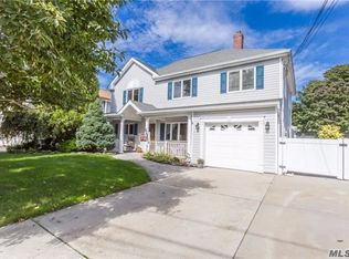 19 Surrey Rd, Massapequa, NY 11758