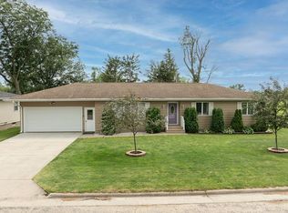 605 Fox Dr, Springville, IA 52336
