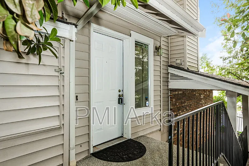 3 bed, 2.5 bath, 1428 sqft, $3,495 — Photo 2