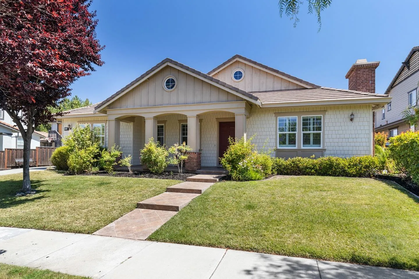 2438 Cowan Way photo 1