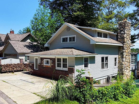 3rd image of 7489 Terrace Ave