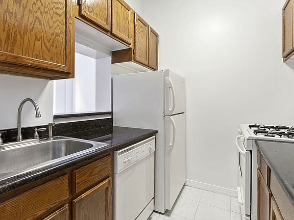 5th image of 215 W 84th St APT 416