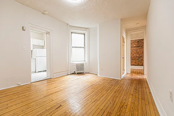 Living room, photo 2