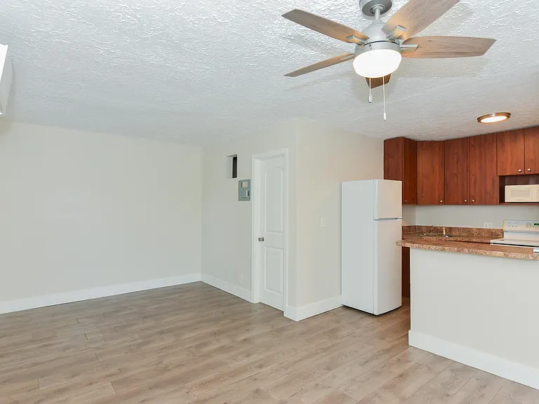 605 N Federal Hwy #13 — Photo 5
