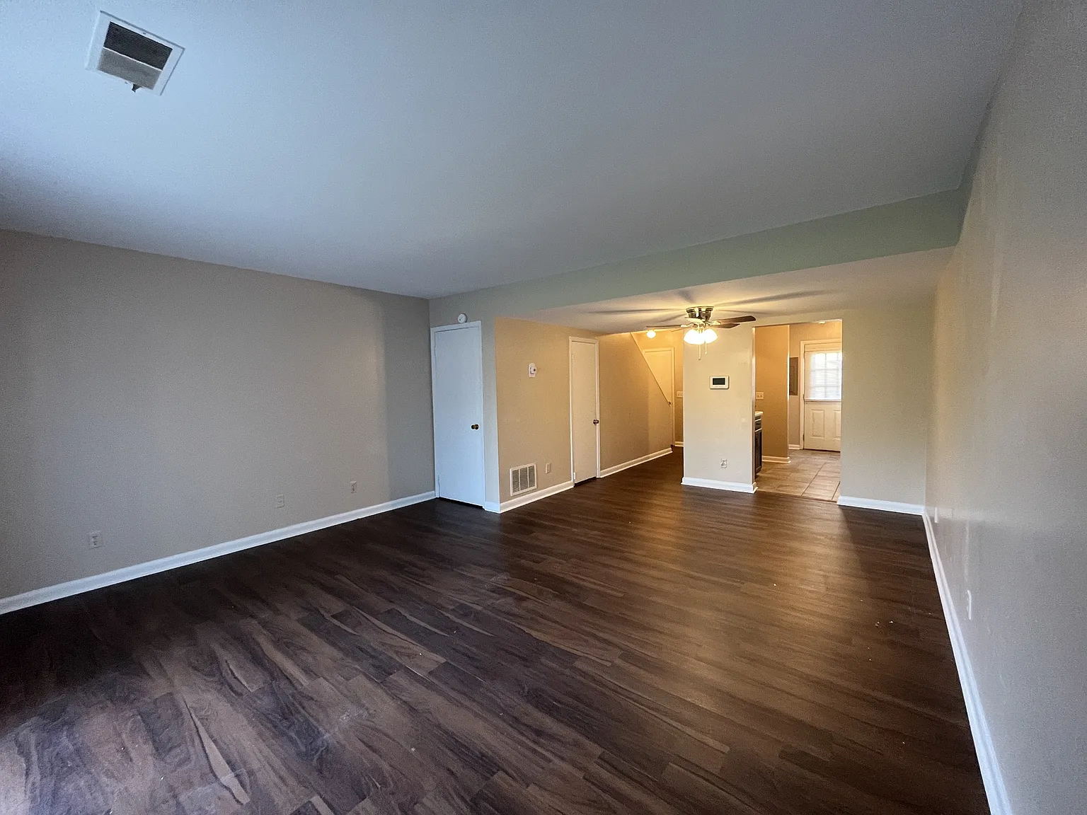 901 Olmstead Dr — Photo 2