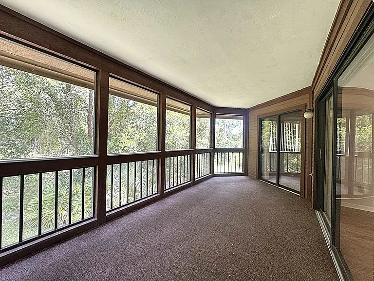 36 Oxford Ln — Photo 21