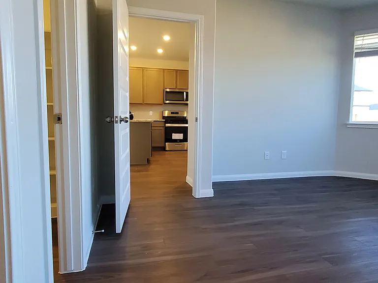 Sturgeon Way — Photo 10
