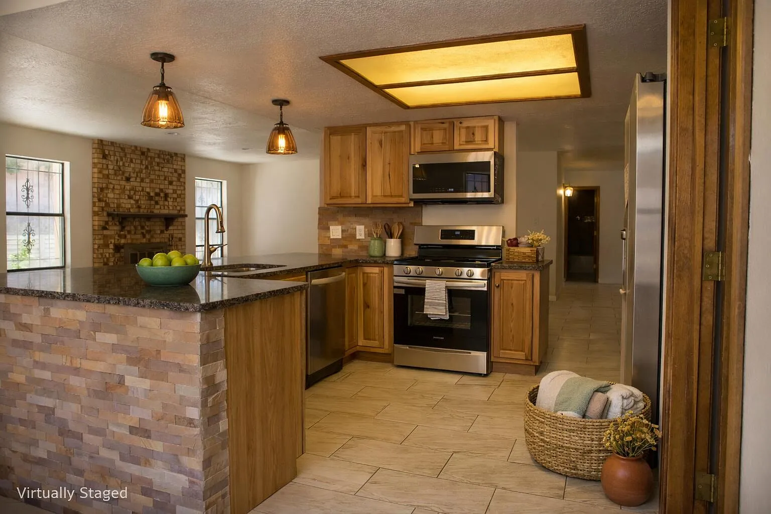 3 bed, 2.0 bath, 1868 sqft, $2,500 — Photo 2