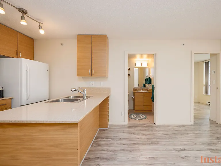 977 Mainland St #603 — Photo 6