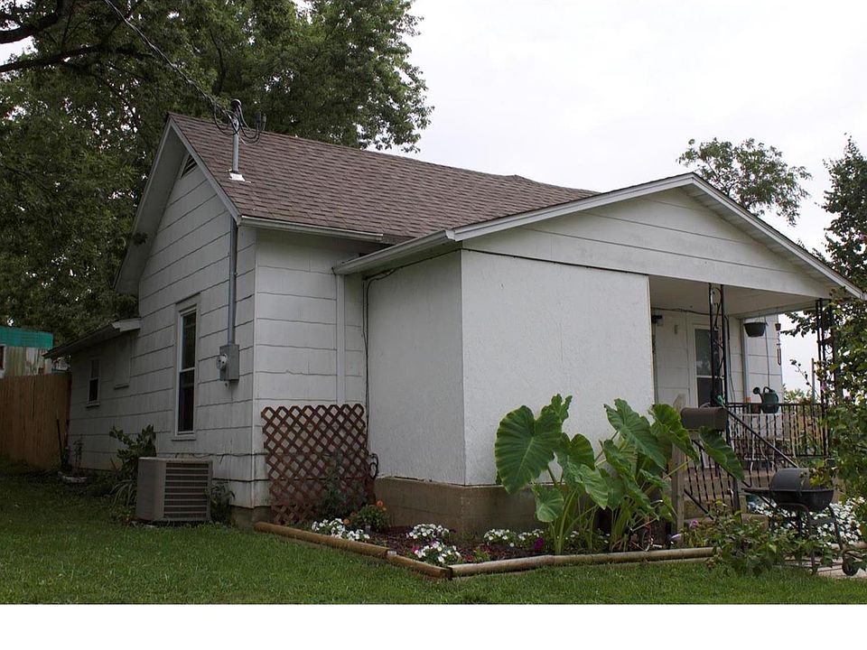 1st image of 805 E 1st St