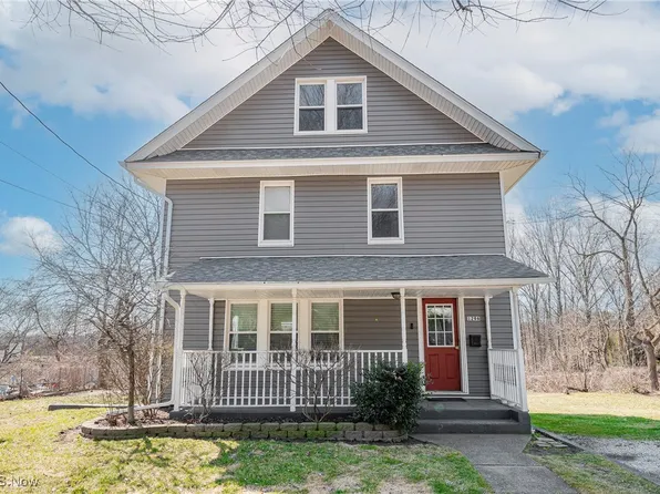 1296 Pondview Ave, Akron, OH 44305