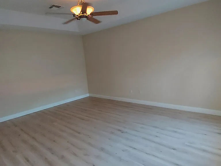 Family Room (New Laminate Floor)