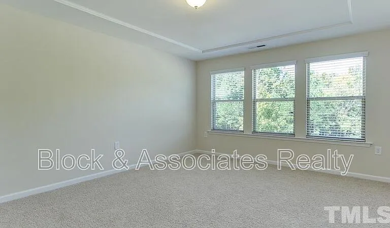 213 Begen St — Photo 16