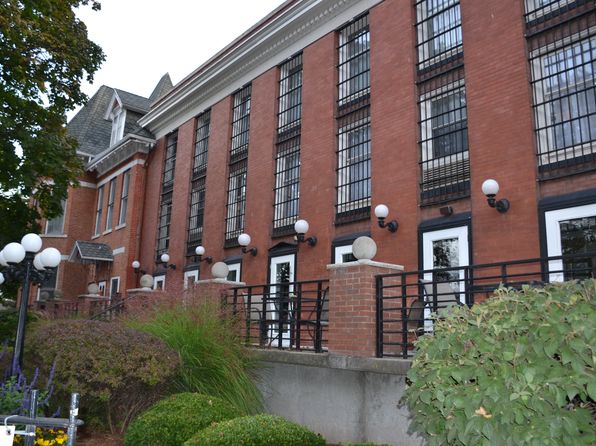 176 Main St #4