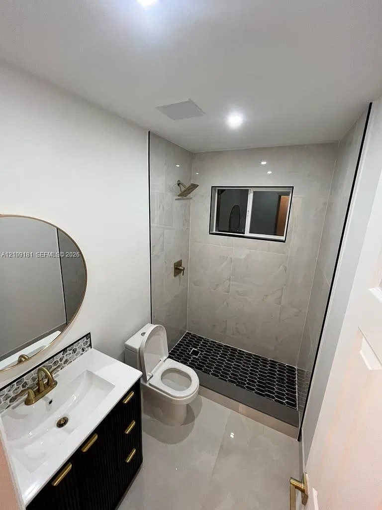 2 bed, 1.0 bath, 1687 sqft, $2,000 — Photo 1