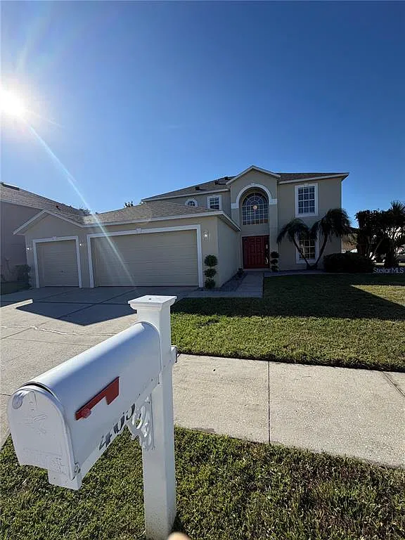 3 bed, 2.5 bath, 2200 sqft, $2,600 — Photo 1