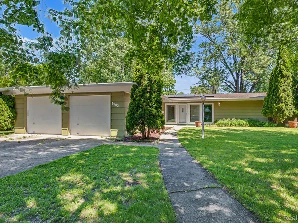 1902 Windsor Ln, Flint, MI 48507