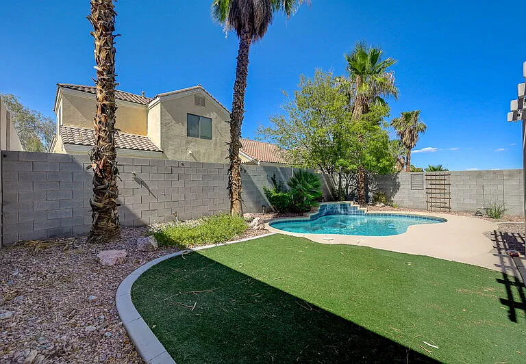 9152 Kentwell Ave — Photo 48