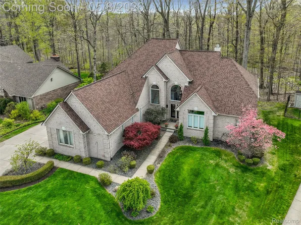 56377 Copperfield Dr, Shelby Township, MI 48316