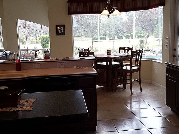 Kitchen island to Eat-in