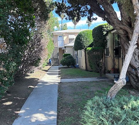 Walkway to unit. Unit is on the ground floor 3rd from the street