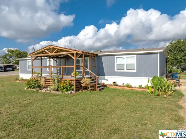 500 N Lowery Ave, Nixon, TX 78140