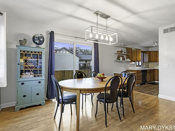 3rd image of 266 Ferris Ave