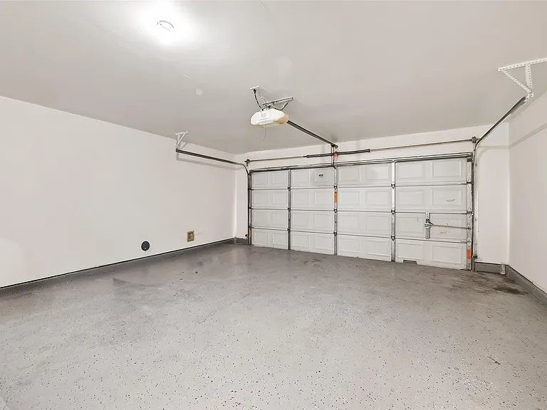 3135 Silver Cedar Trl — Photo 38