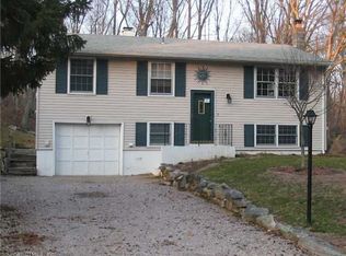 135 Meeting House Ln, Ledyard, CT 06339
