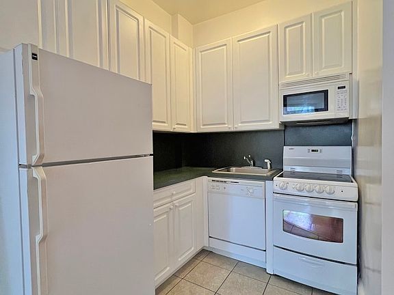 5th image of 247 W 72nd St APT 4RE