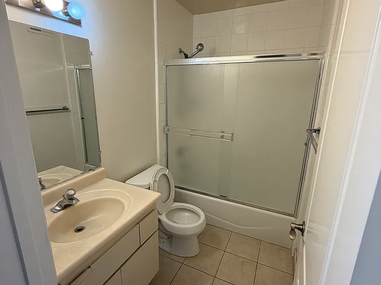 1576 Ontario Dr #14 — Photo 4