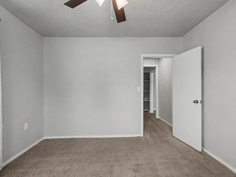 537 SW 46th St — Photo 21