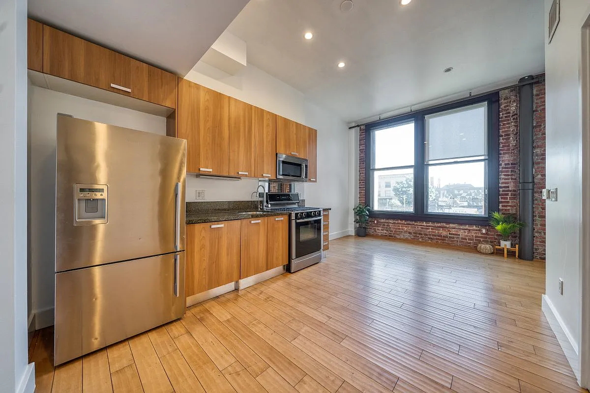Studio, 1.0 bath, 460 sqft, $1,800 — Photo 1