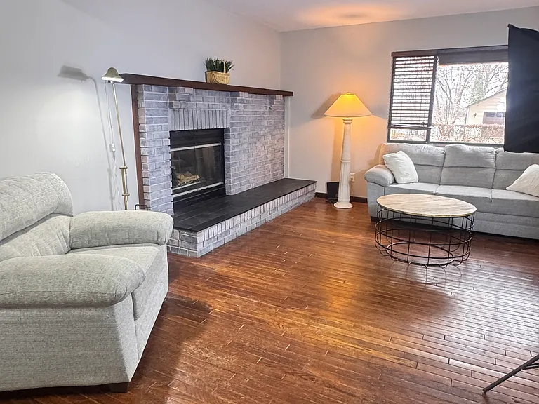 3740 Highcrest Dr — Photo 5