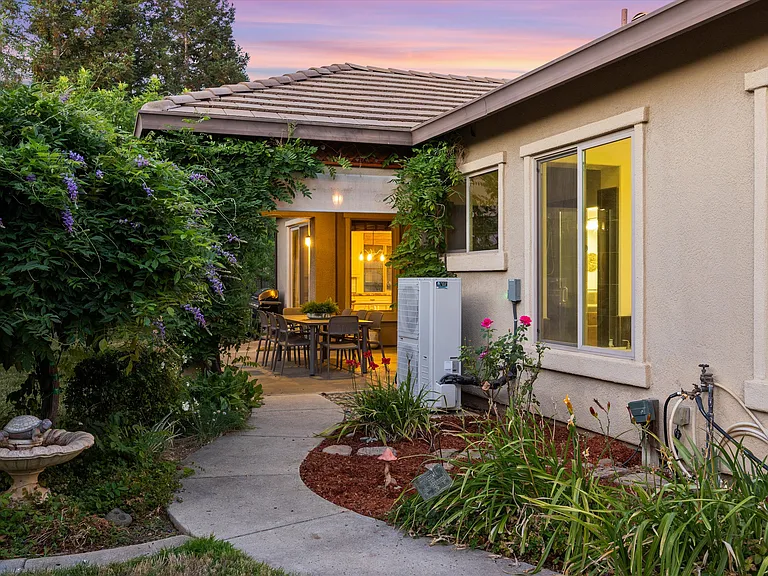 4382 Malana Way — Photo 32