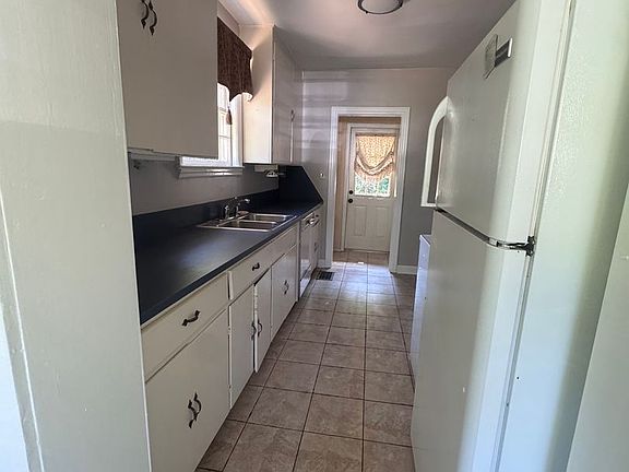 3rd image of 2053 Gorgas St