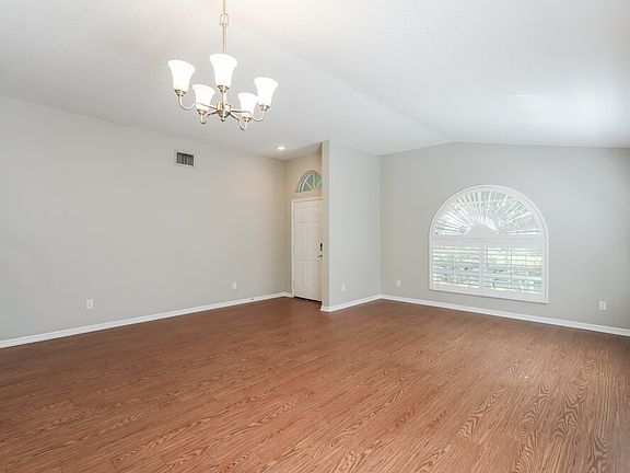 5th image of 633 Straw Lake Dr