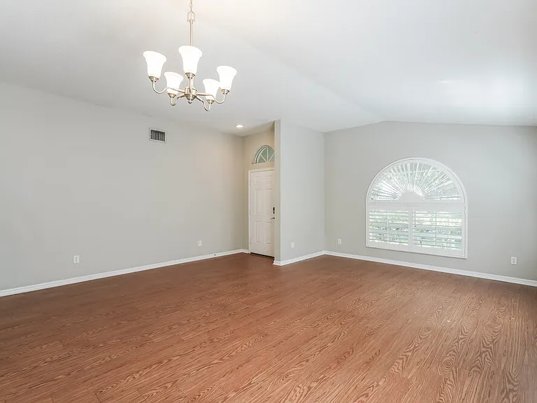 633 Straw Lake Dr — Photo 5