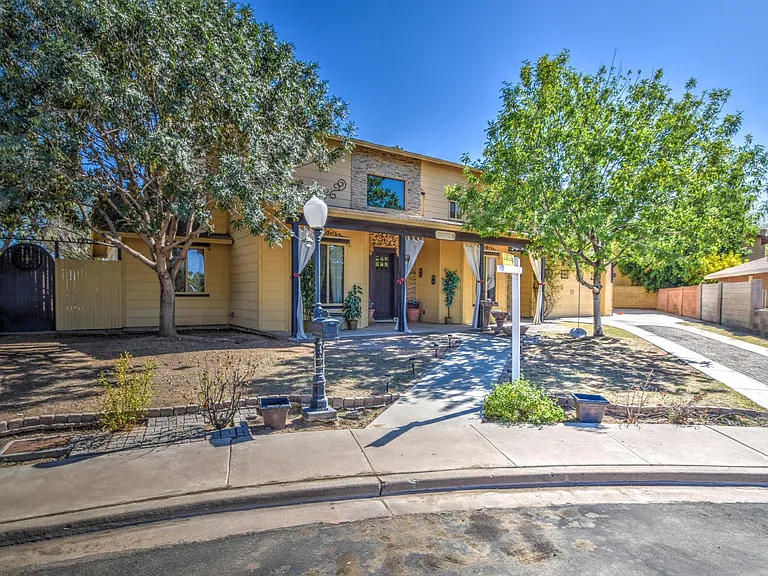 1341 E Ivyglen St — Photo 46