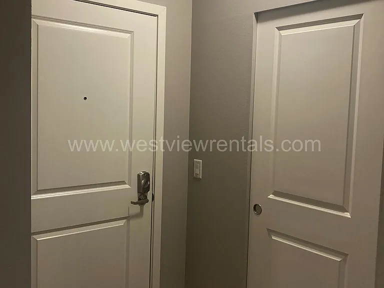 203 E Laurel St — Photo 222